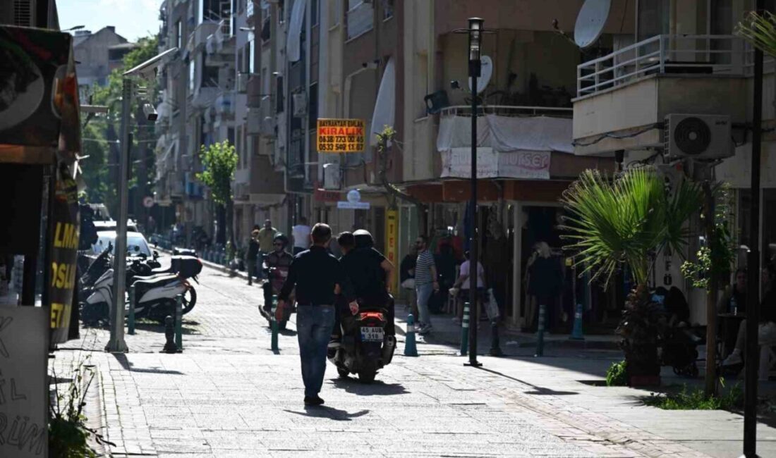 Manisa Büyükşehir Belediyesi, kent merkezinde bulunan Sevgi Yolları’nda yayaların güvenliğini