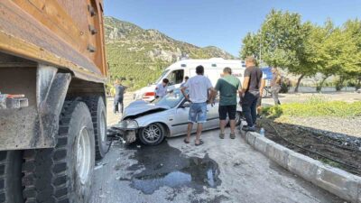 Muğla’nın Menteşe ilçesinde bir kamyona arkadan çarpan otomobilin genç sürücüsü