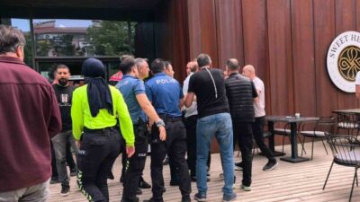 İnegöl ilçesinde yaşanan bir kavgada, yol meselesi yüzünden çıkan arbedede