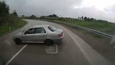 Karabük-Eflani karayolunda meydana gelen trafik kazasında otomobil ile minibüs çarpıştı