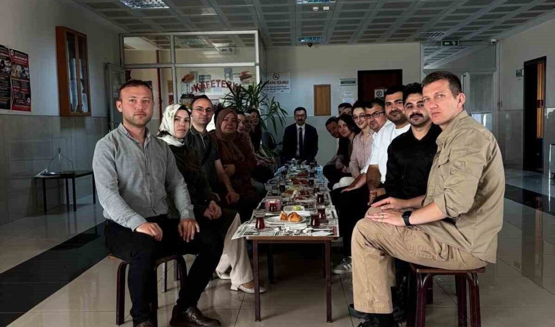 Karacabey Cumhuriyet Başsavcısı Hilmi Kahveci, erken saatte mesaiye başlayan adliye