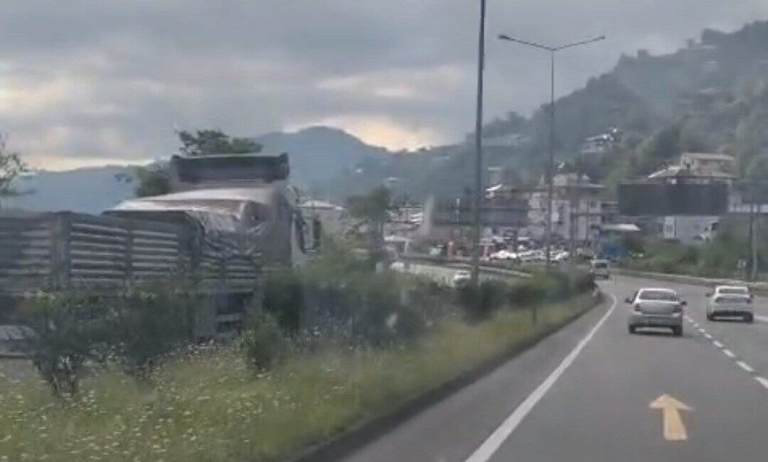 Trabzon’un Araklı ve Sürmene ilçeleri arasındaki karayolunda sabah saatlerinde endişe