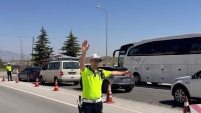 Karaman’da polis ekiplerinin yaptığı asayiş denetimlerinde 15 kişi çeşitli suçlardan