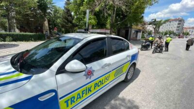 Karaman’da hava sıcaklıklarının artmasıyla birlikte motosiklet trafiğindeki artış dikkat çekiyor.