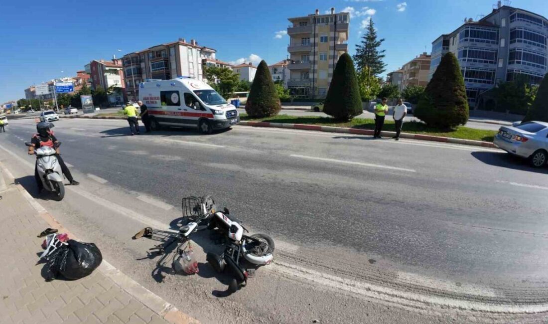 Karaman’da otomobil ile çarpışan bir elektrikli bisiklet sürücüsü kadın yaralandı.