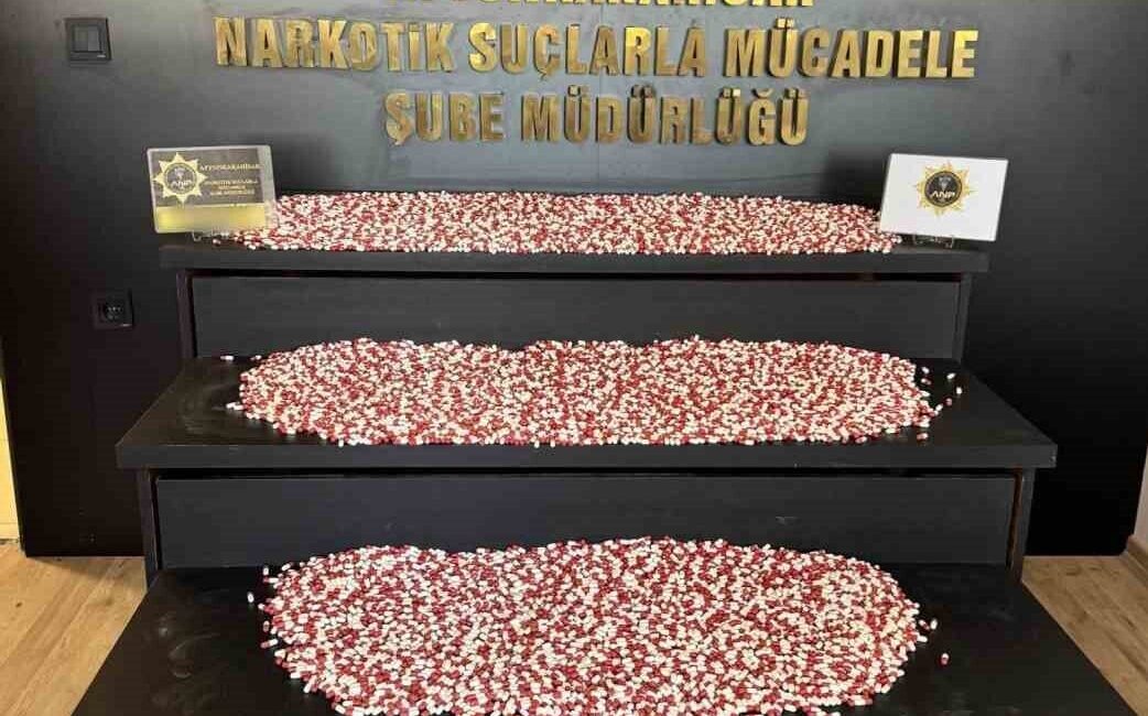 Afyonkarahisar’da polisin kargo ile uyuşturucu sevkiyatını engellediği operasyonda yaklaşık 17