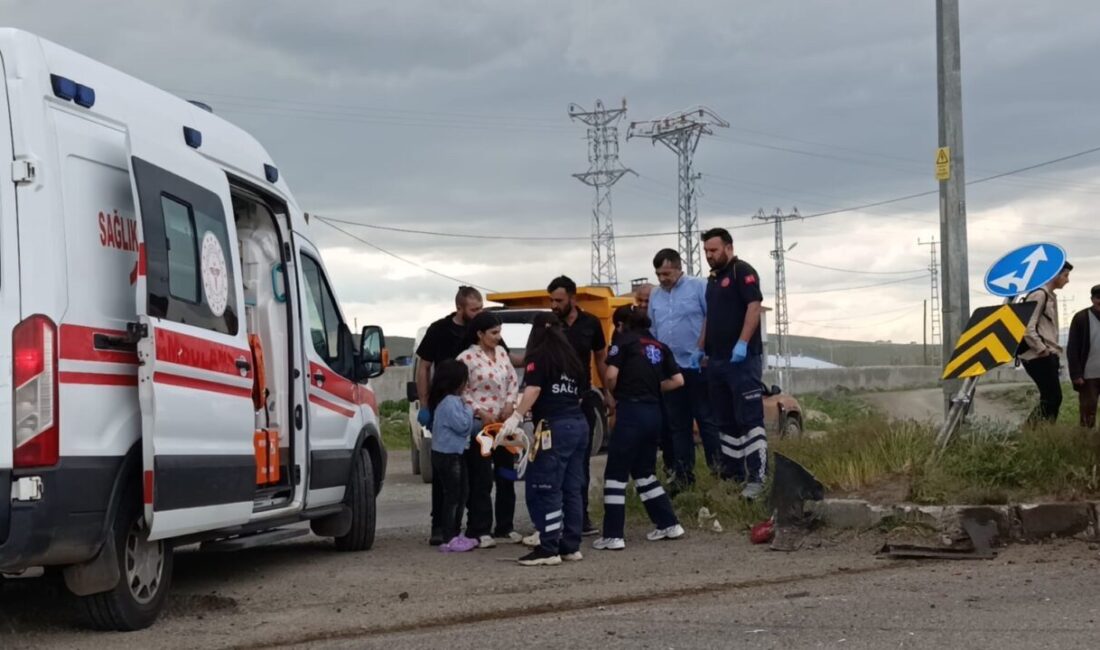 Kars’ta meydana gelen trafik kazasında, araçların çarpışması sonucu 3’ü çocuk