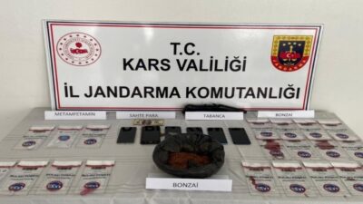 Kars’ta gerçekleştirilen operasyonlarda uyuşturucu satıcıları hedef alındı. Kars İl Jandarma
