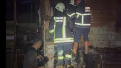 Taşköprü ilçesinde meydana gelen ev yangını, itfaiye ekipleri tarafından kontrol