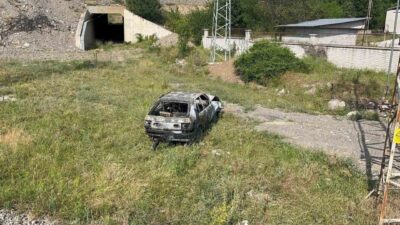 Kastamonu’nun İhsangazi ilçesinde bir kamyonetle çarpışan otomobilde çıkan yangın, itfaiye