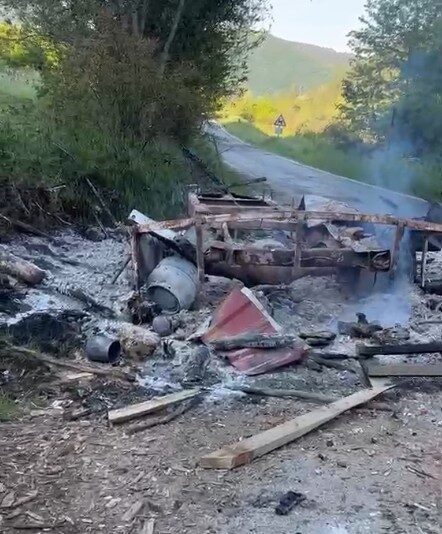 Taşköprü ilçesinde yaşanan yangında bir karavan ile iş makinesi kullanılamaz