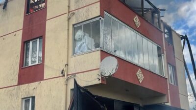 Kastamonu ilinde bulunan Kemerler köyünde üç katlı bir binanın çatısında