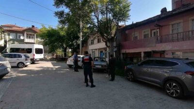 Kastamonu’nun Hanönü ilçesinde jandarma ekipleri tarafından yapılan operasyonlarda, uyuşturucu bulundurduğu
