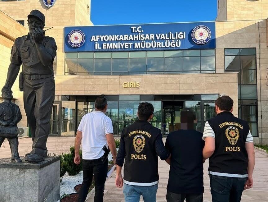 Afyonkarahisar ilinde kasten adam öldürme suçundan aranan ve 10 yıl
