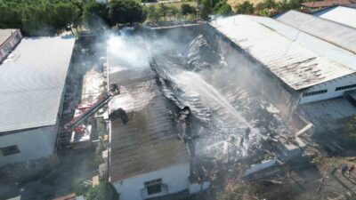 Denizli ilinde bulunan bir kauçuk fabrikasında çıkan yangın, kimyasal maddelerin