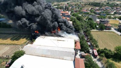 Denizli’nin Pamukkale ilçesinde bulunan bir kauçuk fabrikasında meydana gelen yangına