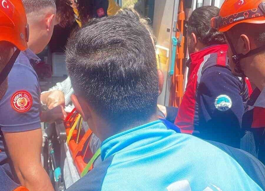 Melikgazi ilçesinde gerçekleşen olayda piknik yaparken kayalıklardan düşen bir kişi,