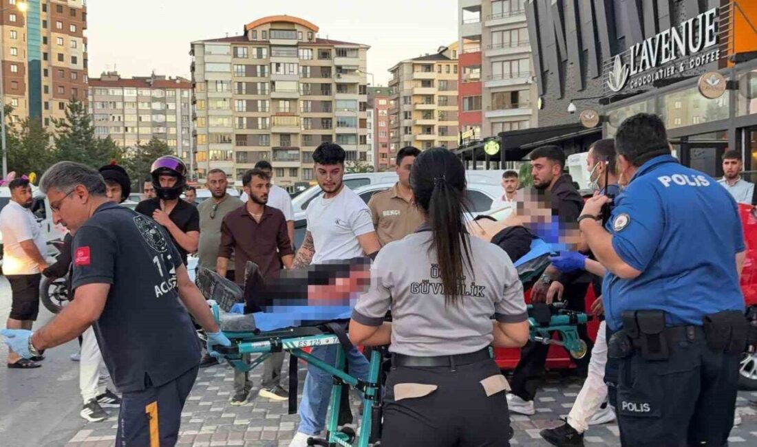 Kocasinan ilçesindeki bir alışveriş merkezinin önünde meydana gelen bıçaklı kavga