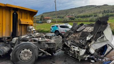Kayseri’nin Kocasinan ilçesinde meydana gelen trafik kazasında, hafriyat kamyonu ile