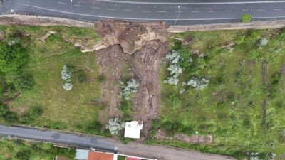 Yoğun yağışlar sonucunda Kayseri’nin Melikgazi ilçesinde 10 metrelik bir istinat