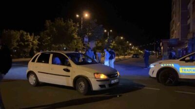 Kocasinan ilçesinde meydana gelen trafik kazasında bir otomobil ile bir