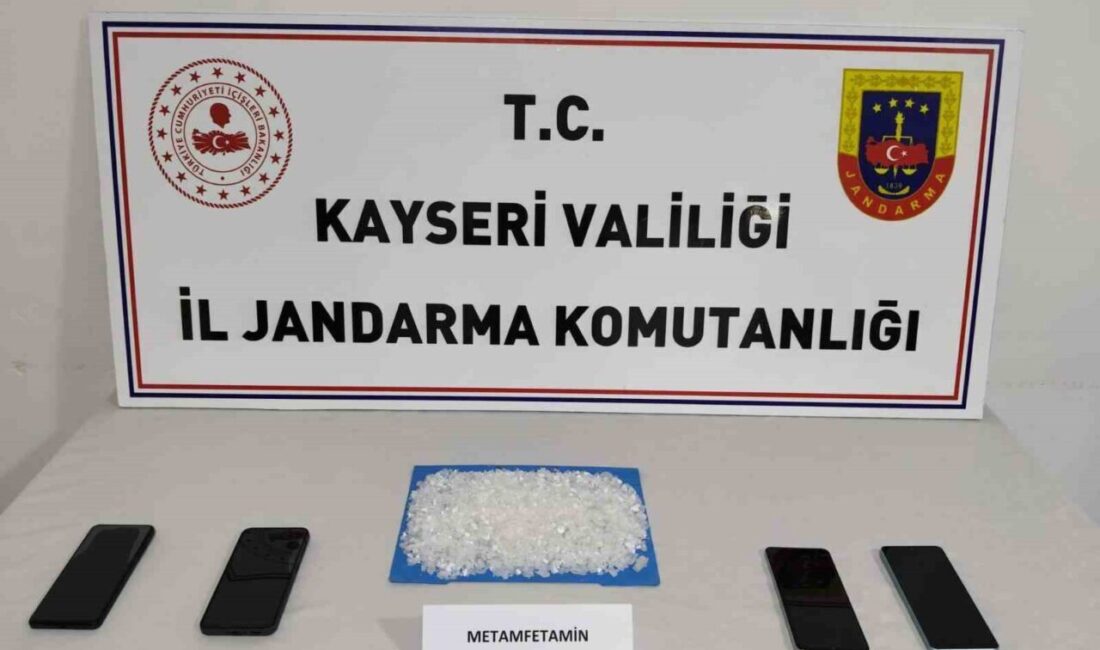 Kayseri İl Jandarma Komutanlığı ekipleri, yürüttükleri operasyonda 524 gram uyuşturucu