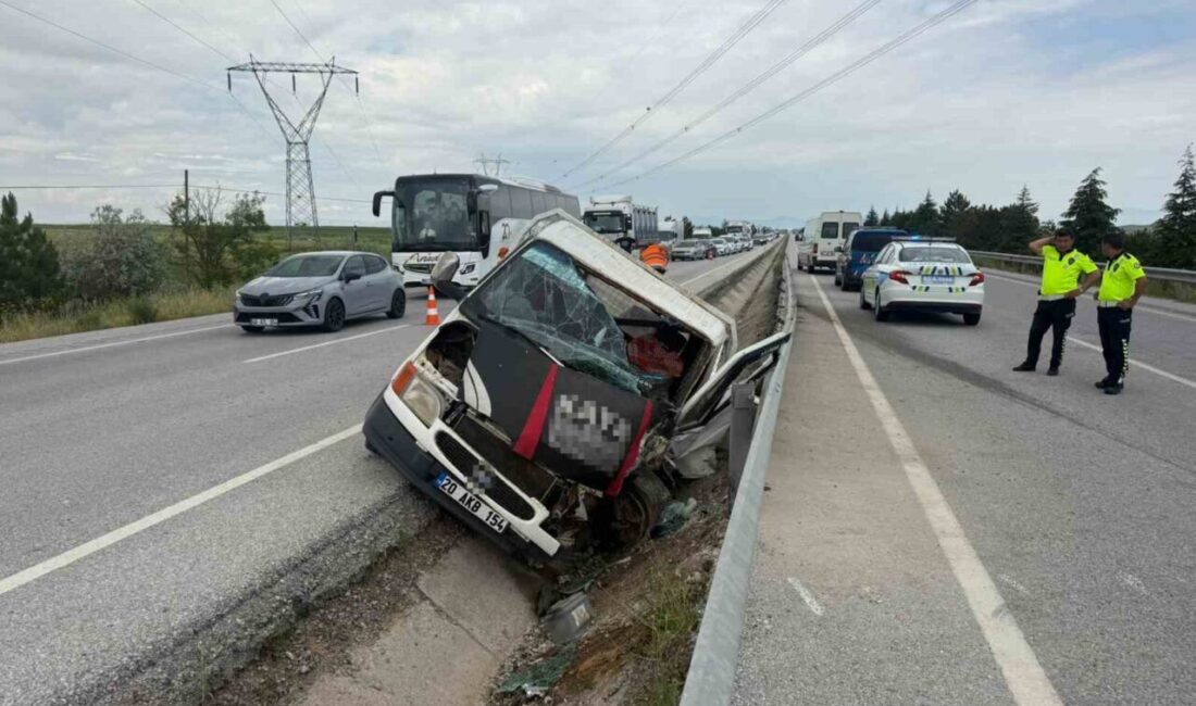 Afyonkarahisar’da meydana gelen kazada sürücü, bariyerlere çarpan kamyonetten vinç yardımıyla