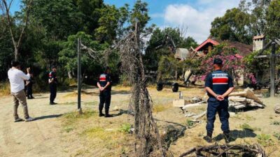 Tekirova Mahallesi bölgesinde kaçak yapılaşmayla mücadele kapsamında gerçekleştirilen yıkım işlemlerinde,