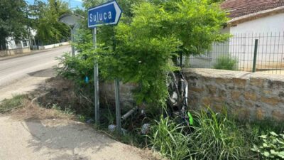 Barağı köyünde meydana gelen bir trafik kazası sonucunda duvara çarpan