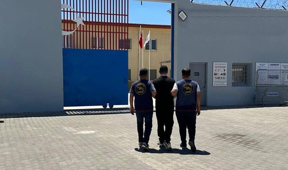 Gaziantep’te, 28 farklı suçtan aranan ve 20 yıl hapis cezası