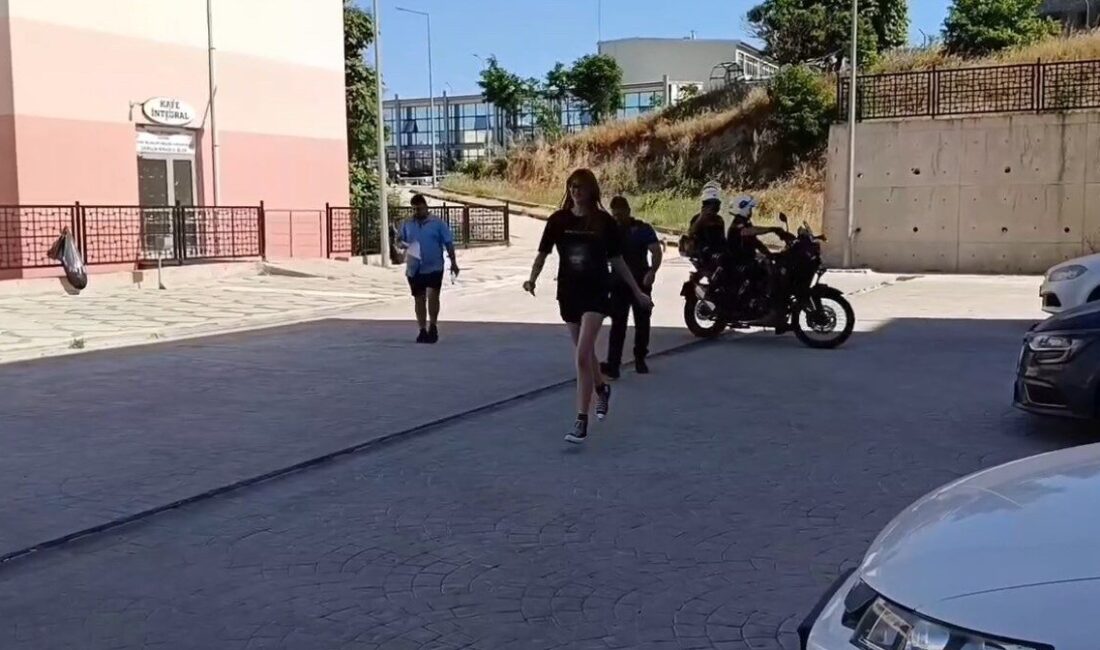 Edirne’de, Yükseköğretim Kurumları Sınavı’nın ikinci aşaması olan Alan Yeterlilik Testi’ne