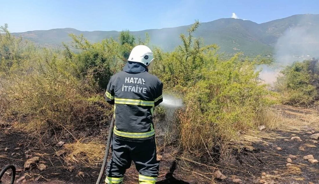 Kırıkhan ilçesinde bulunan bir bahçede çıkan yangın, itfaiye ekiplerinin hızlı
