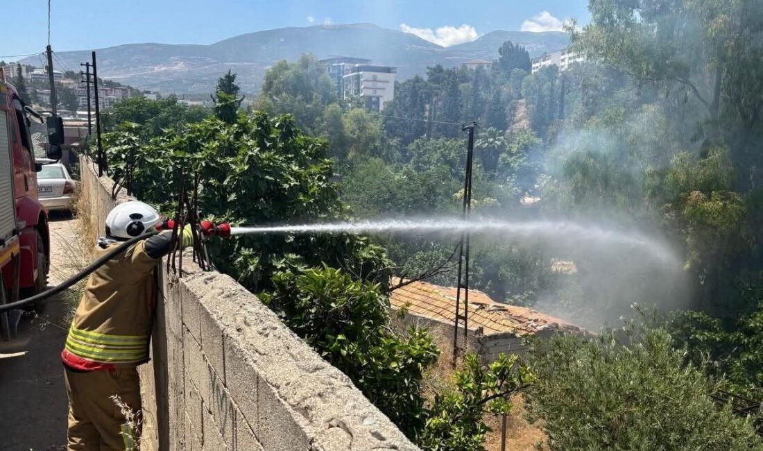 Kırıkhan ilçesindeki bir bahçede çıkan yangın, itfaiye ekiplerinin hızlı müdahalesiyle