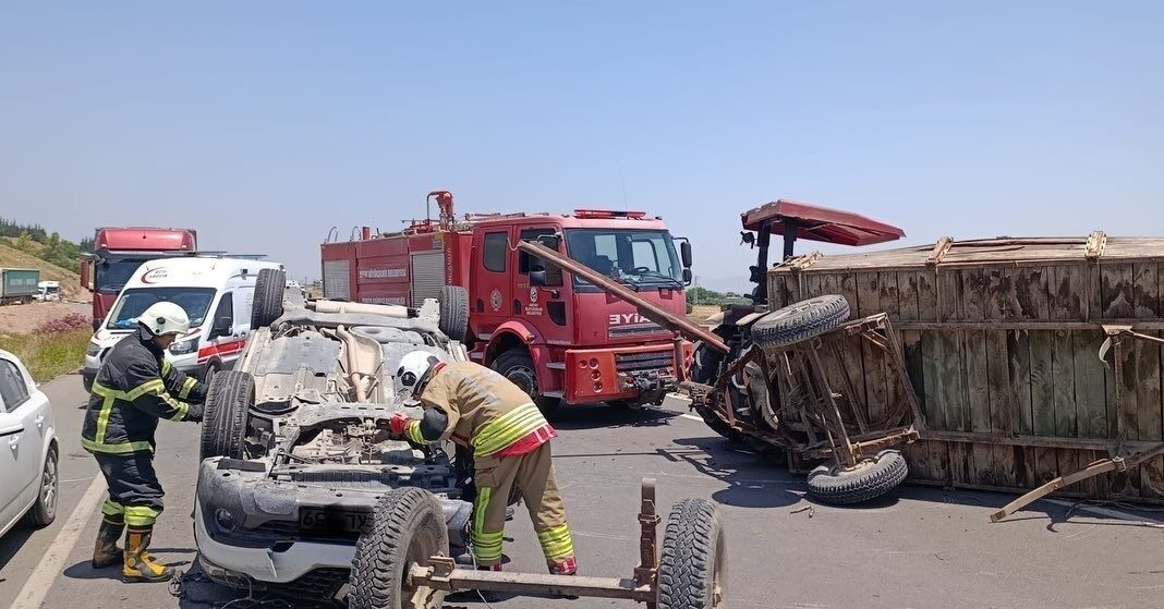 Hatay ilinde meydana gelen trafik kazasında bir otomobil ile traktörün
