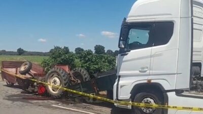 Kırklareli’nde tır ile traktörün karıştığı trafik kazasında traktör sürücüsü ağır