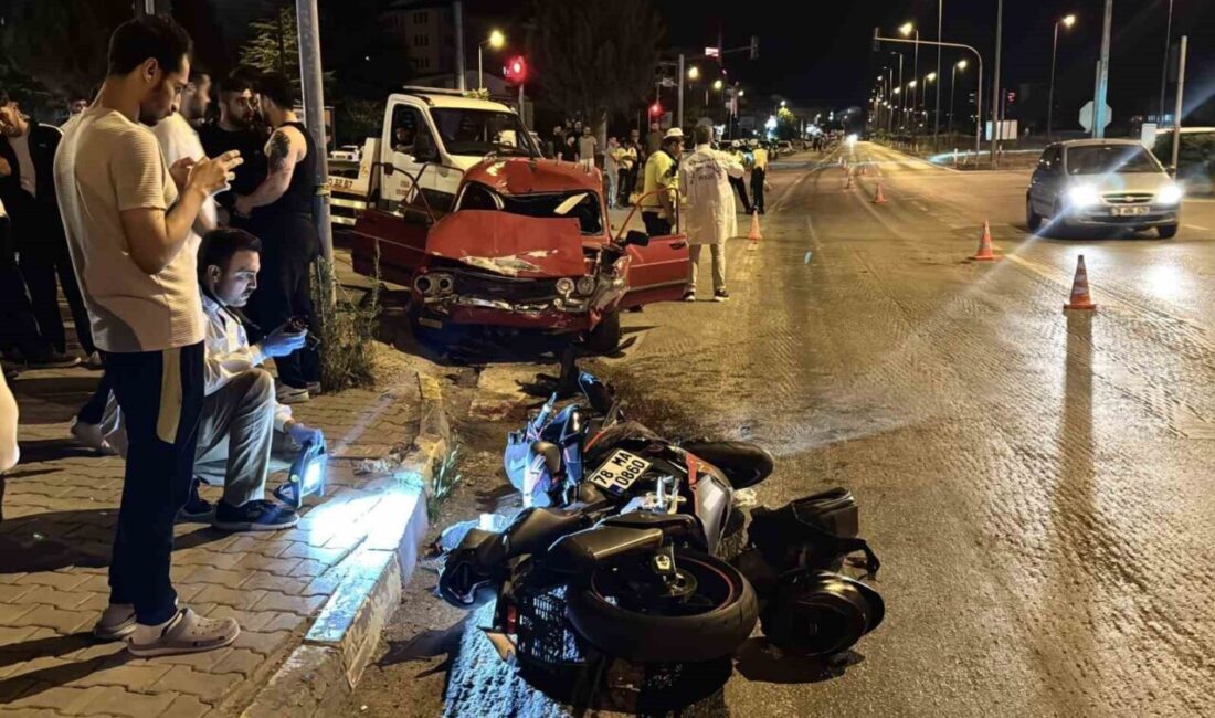 Karabük’te, 100. Yıl Mahallesi Jandarma Kavşağı’nda meydana gelen trafik kazasında,