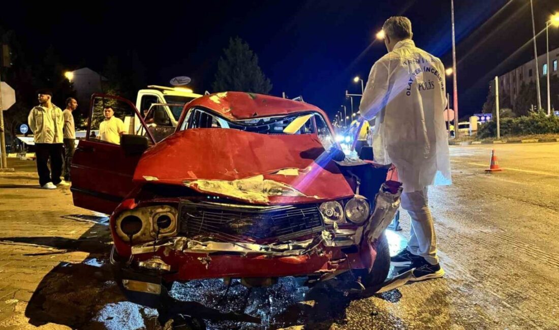 Karabük’te bir motosiklete çarparak kırmızı ışık ihlali yapan otomobil sürücüsüne
