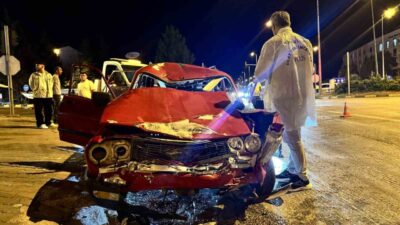 Karabük’te bir motosiklete çarparak kırmızı ışık ihlali yapan otomobil sürücüsüne