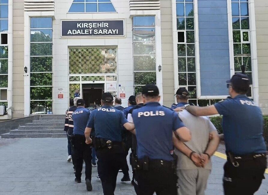 Kırşehir’de, elektronik cihaz parçaları ve bakır kabloların çalınmasından sorumlu oldukları