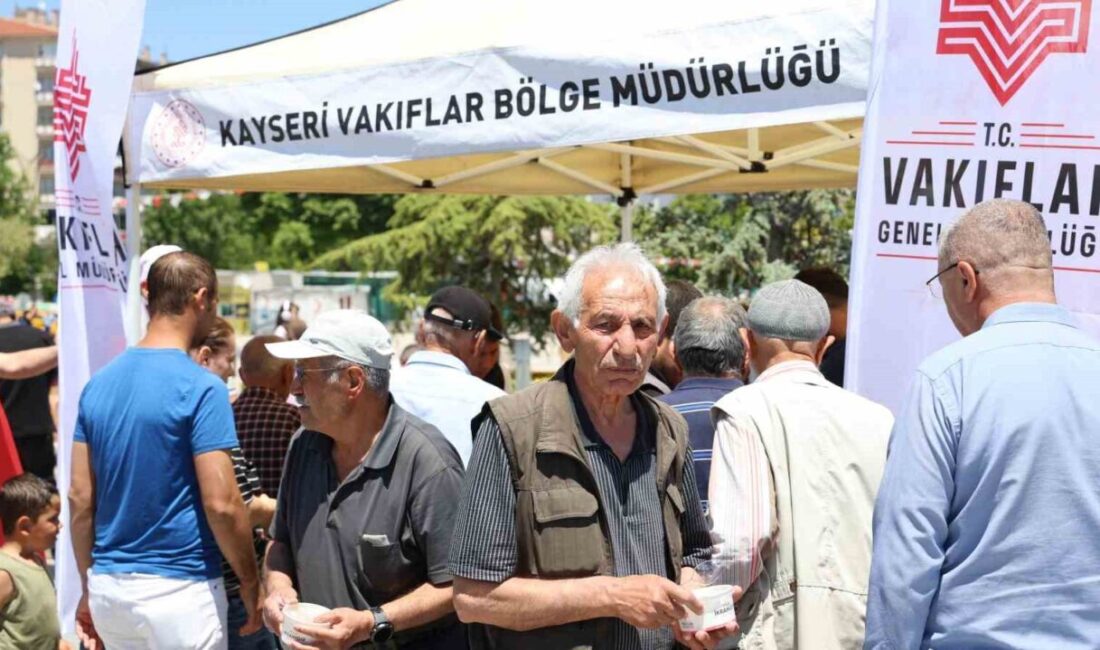 Kırşehir’de, Muharrem ayı nedeniyle düzenlenen aşure dağıtım etkinliğine yoğun ilgi