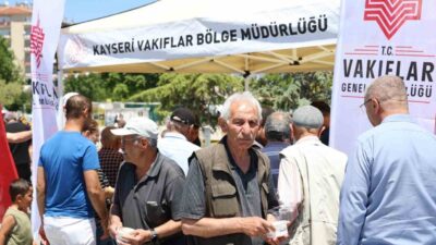 Kırşehir’de, Muharrem ayı nedeniyle düzenlenen aşure dağıtım etkinliğine yoğun ilgi