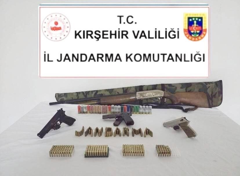 Kırşehir İl Jandarma Komutanlığı ekiplerinin yürüttüğü operasyonda 4 adet ruhsatsız