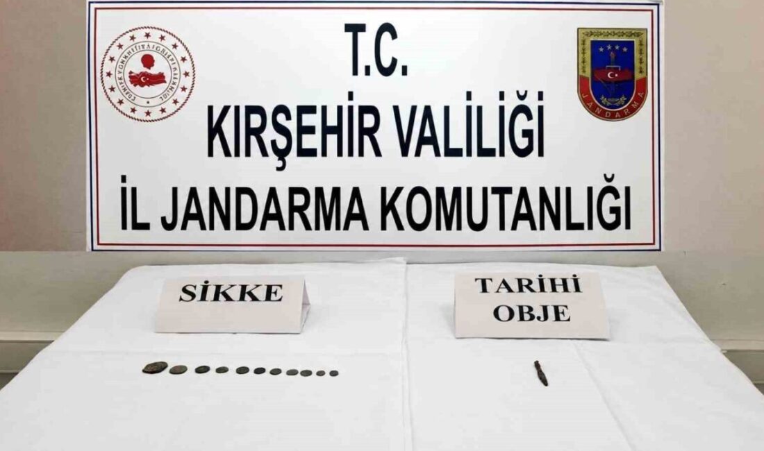 Kırşehir İl Jandarma ekipleri, tarihi bir eserin bulunduğu şüphesiyle durdurdukları