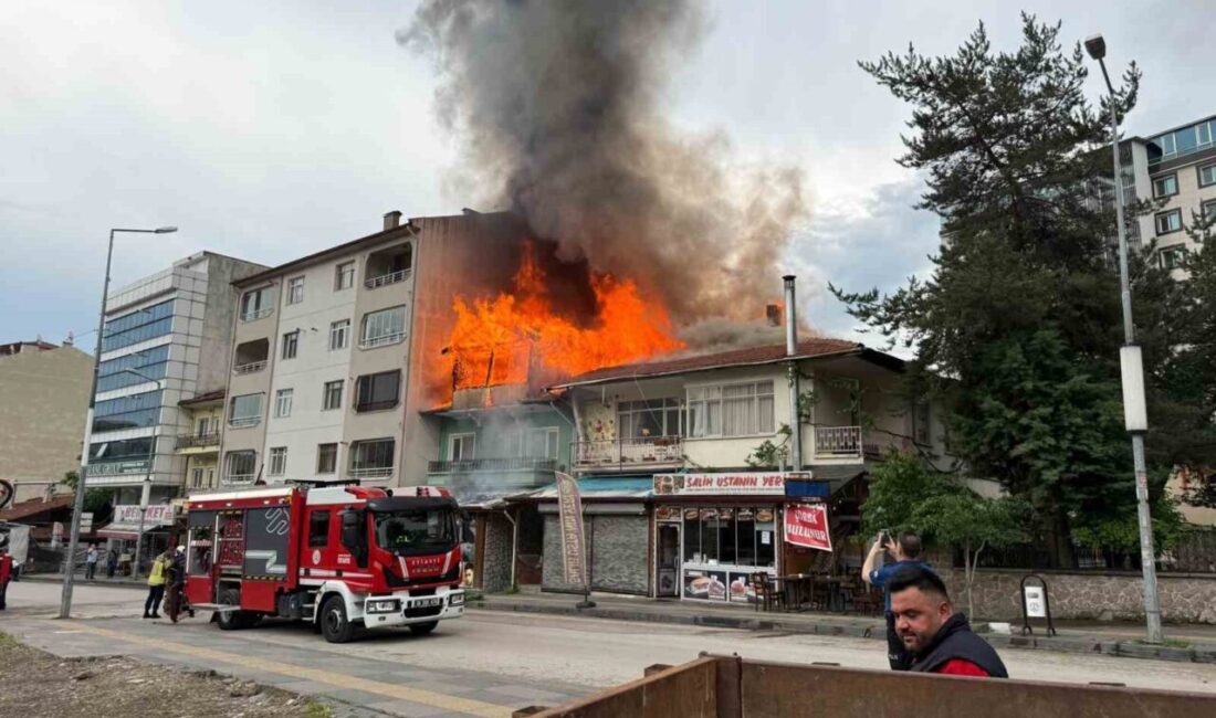 Kızılcahamam’da İki Katlı Binanın Çatısında Yangın Çıktı Ankara’nın Kızılcahamam ilçesinde