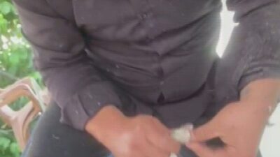 Hatay’da “Yılancı Kemal” olarak bilinen Kemal Başer, bir evin klima