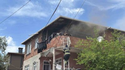 Kocaeli’nin Darıca ilçesindeki bir boş binada çıkan yangın sonucu, yan