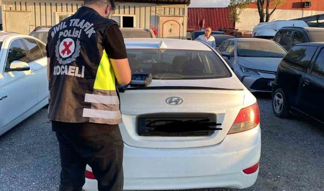 Kocaeli’de yapılan denetimde korsan taşımacılık yaptığı belirlenen bir araç sürücüsüne