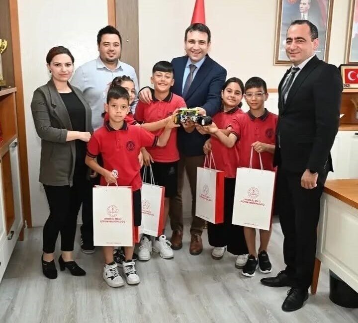 Koçarlı ilçesinde bulunan Atatürk İlkokulu’nda eğitim gören ilkokul öğrencileri, hazırladıkları