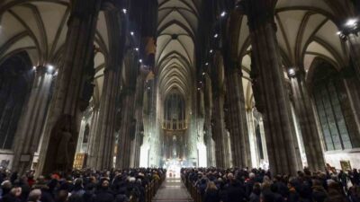 Köln Katedrali, Almanya’nın Köln şehrinde bulunan 157 metre yüksekliğinde tarihi