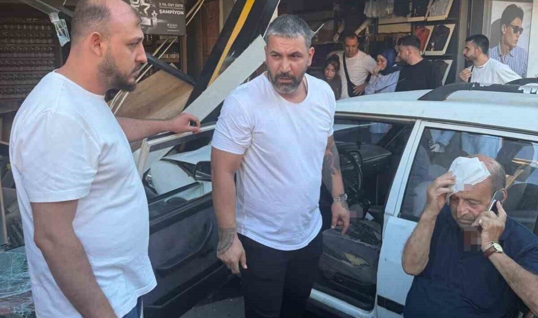 Fatih’te bir sürücü, otomobilinin direksiyon kontrolünü kaybederek kaldırıma çıktı ve